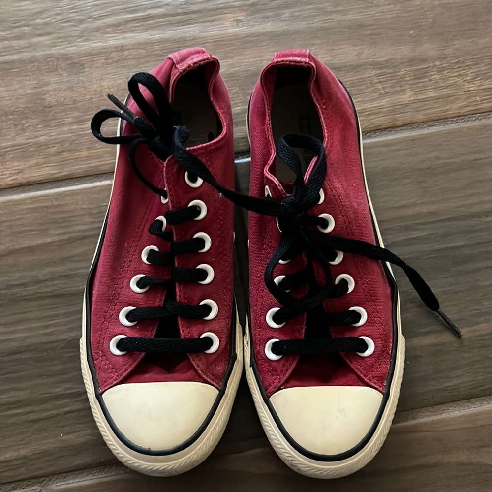 Converse Low Top Sneakers Burgundy Canvas with Black Laces